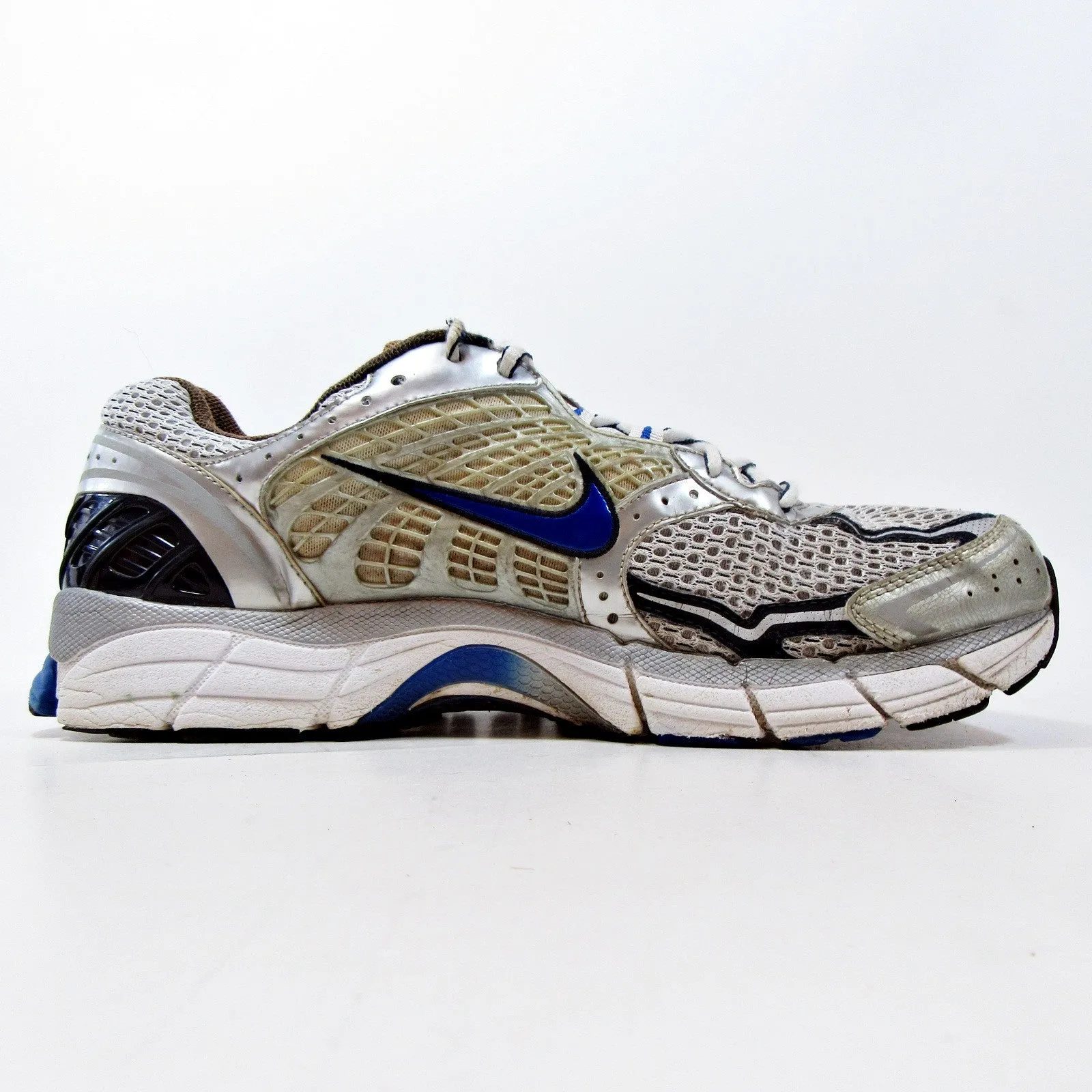NIKE - Vomero 4