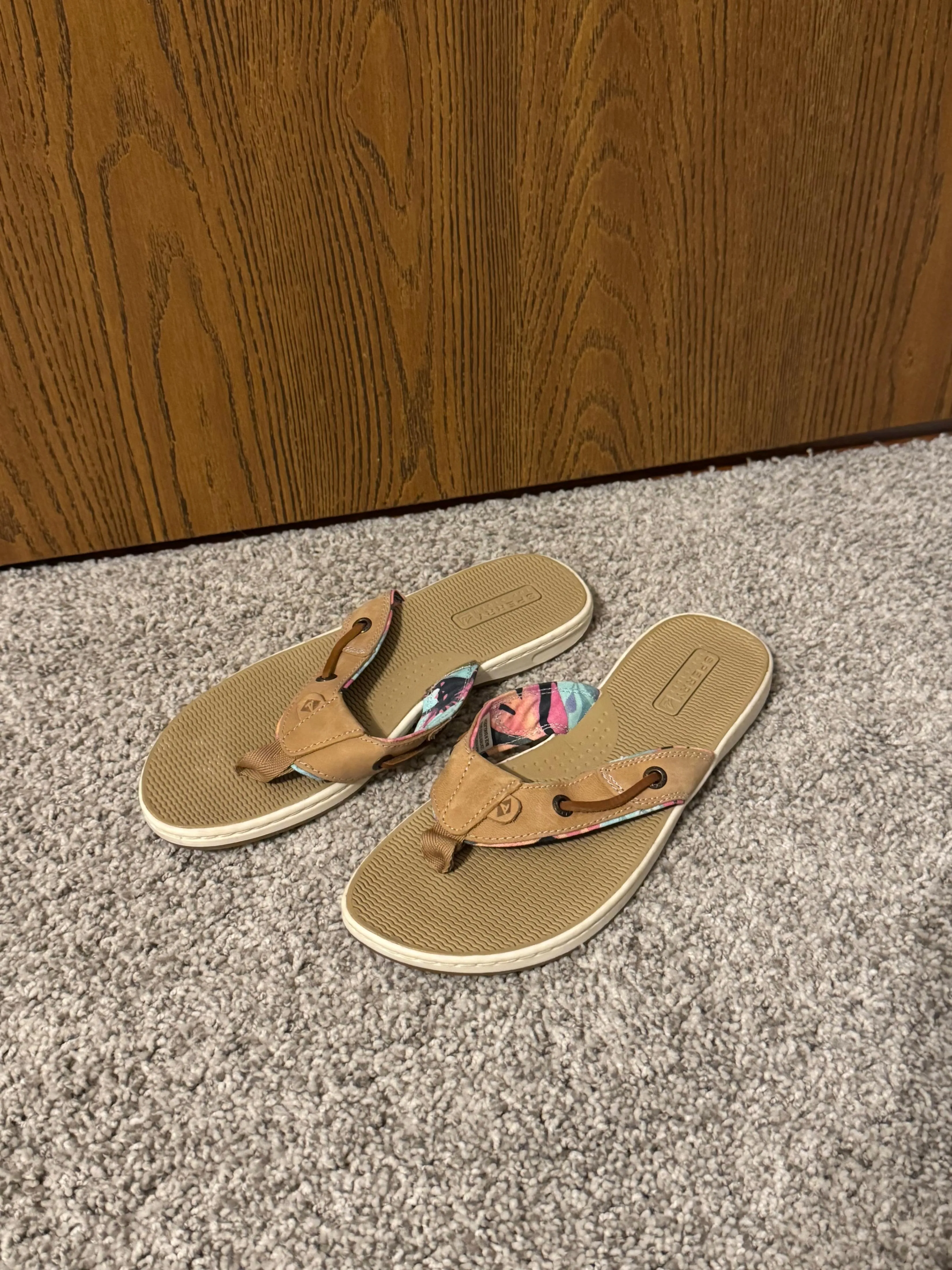 NWOT Sperry Flip Flops  - size Shoes:  7 & 7.5 (Big Kid/Adult)