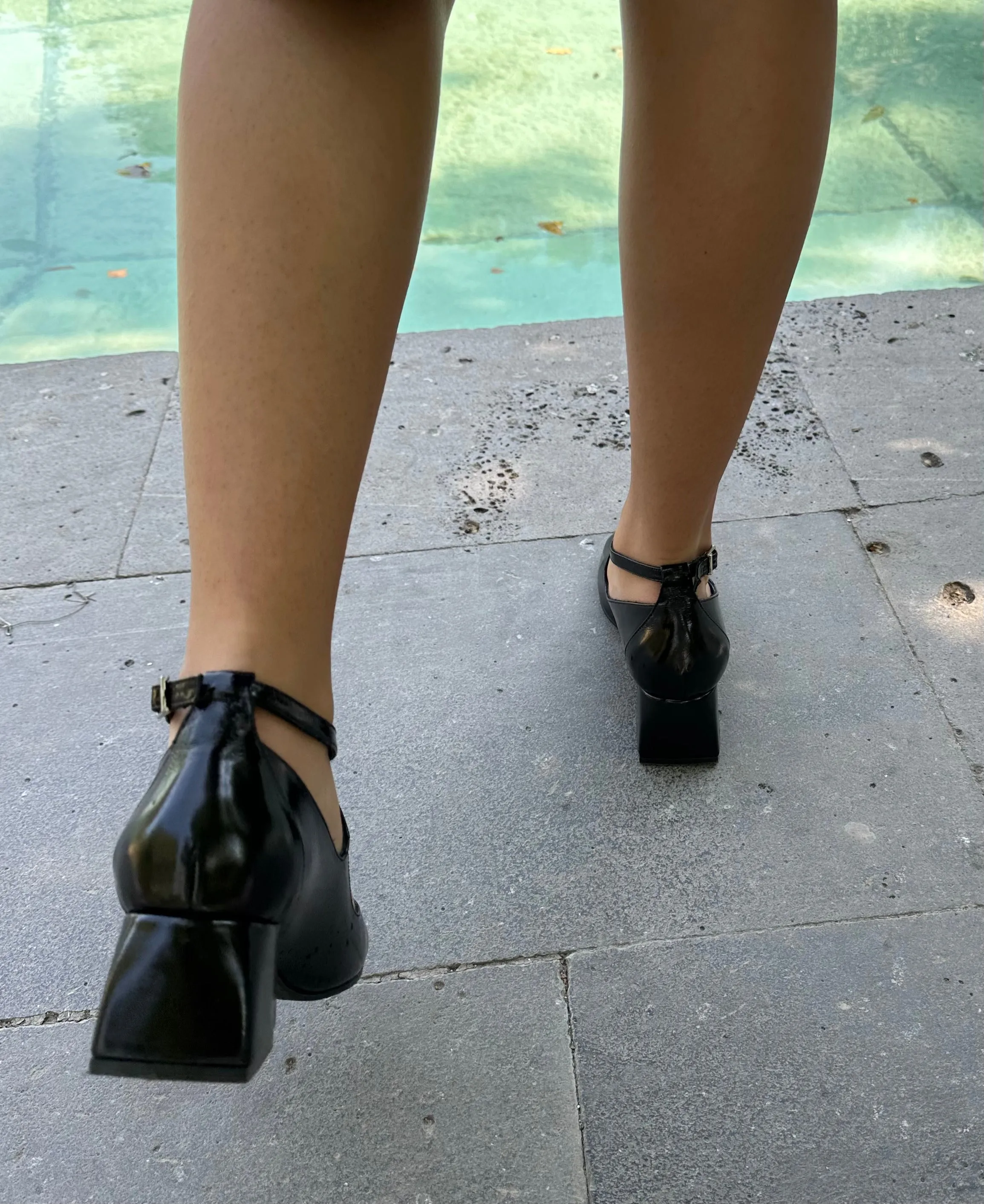 Square toe shoes