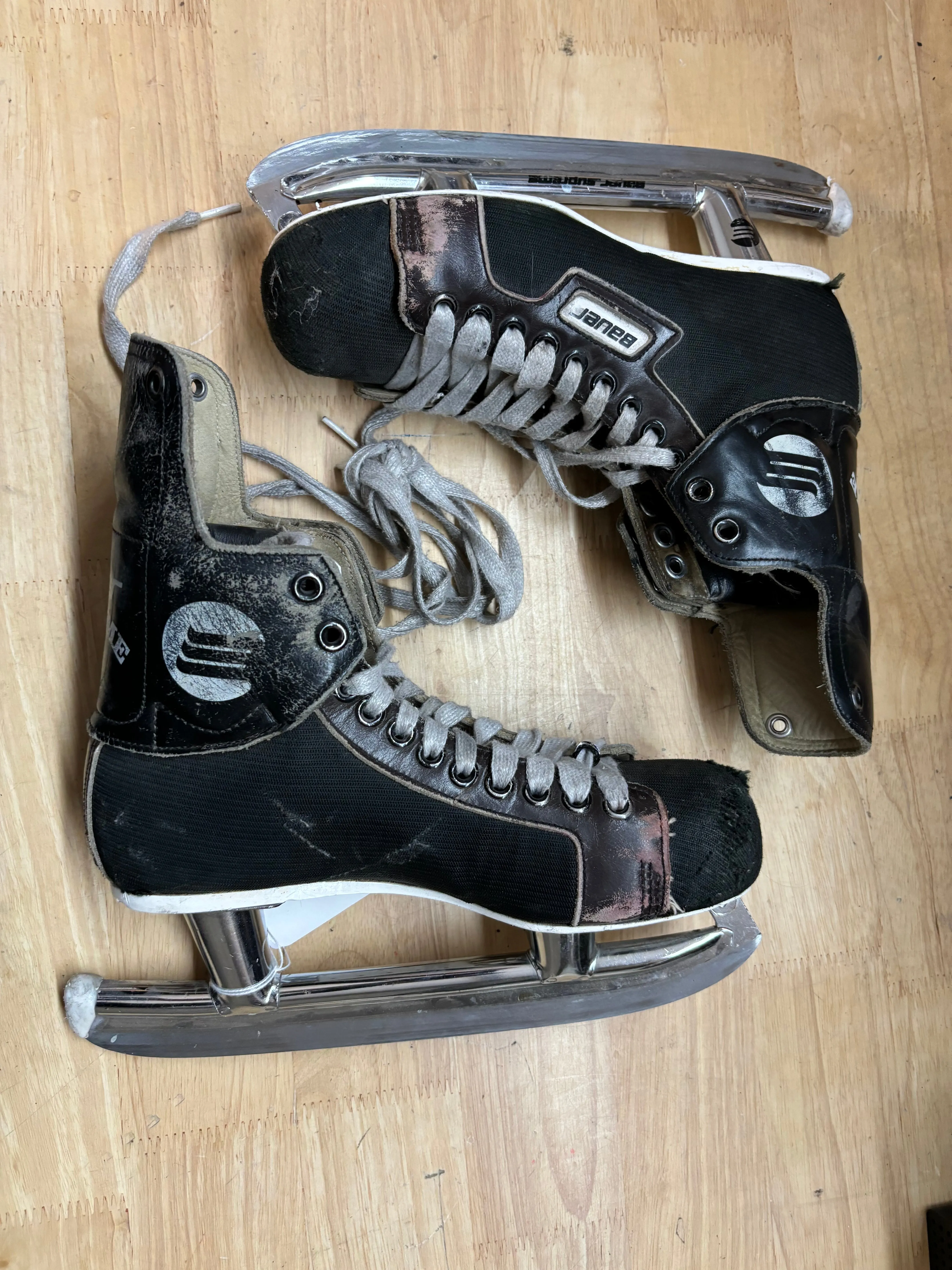 Used Antique Vintage Bauer Supreme II Ice Hockey Skates